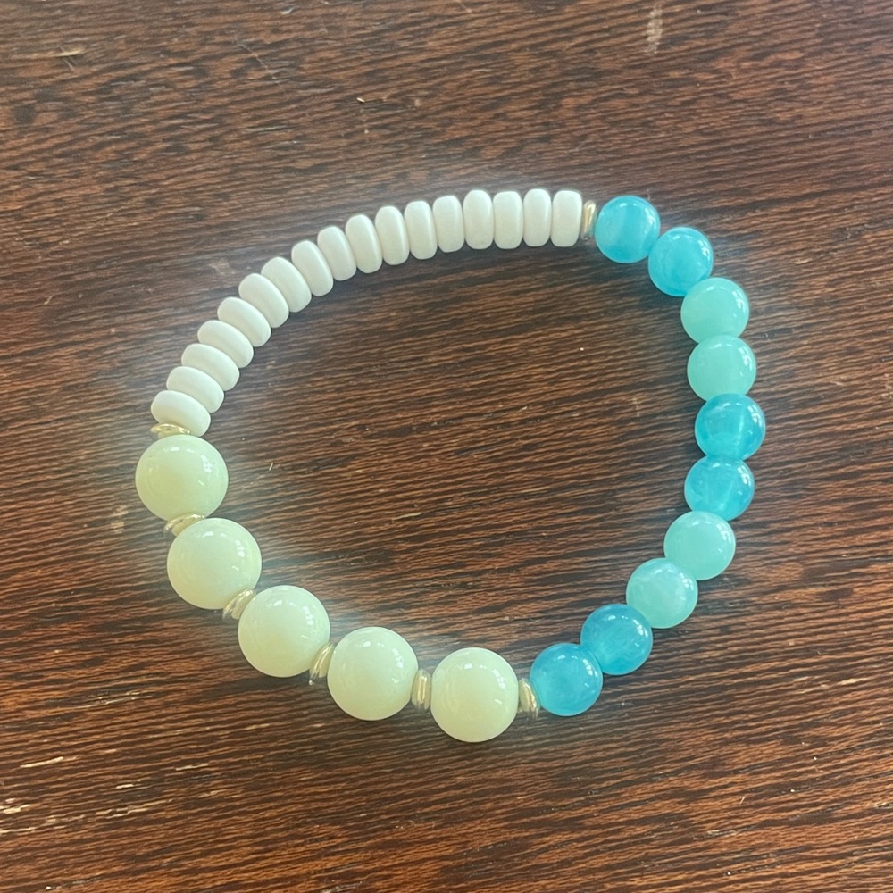 Plunder Beaded Stretch Bracelet. Light blue hues, cream, + white colorblock. NEW
